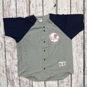 Vintage New York Yankees 2002 Gray MLB Baseball Sports Jersey Shirt